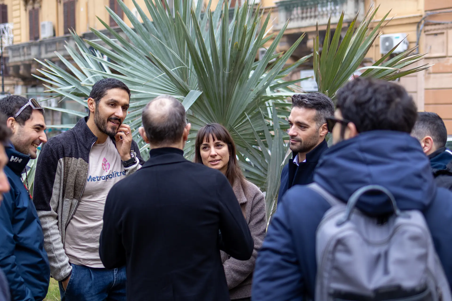 Volontari Metropolitree durante la riqualificazione di Piazza Bottego